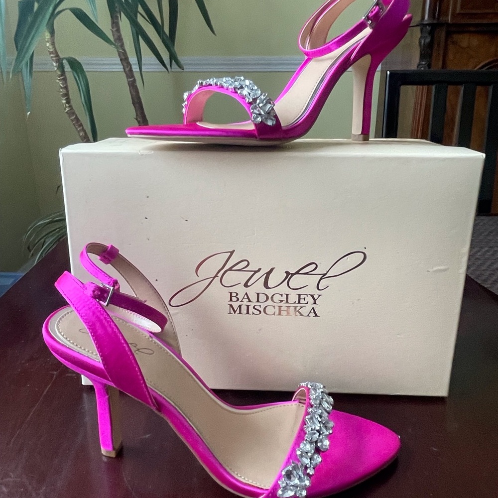 Badgley Mischka Jewel strappy Heels hot pink 8.5